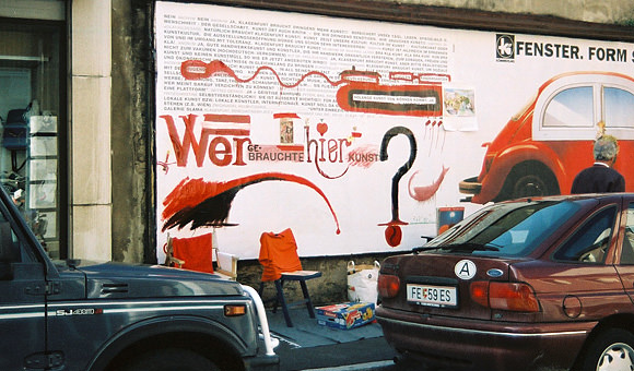 Plakat im öffentlichen Raum Klagenfurts