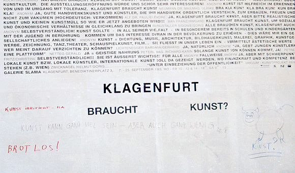 Plakat im öffentlichen Raum Klagenfurts