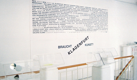 Plakat im öffentlichen Raum Klagenfurts